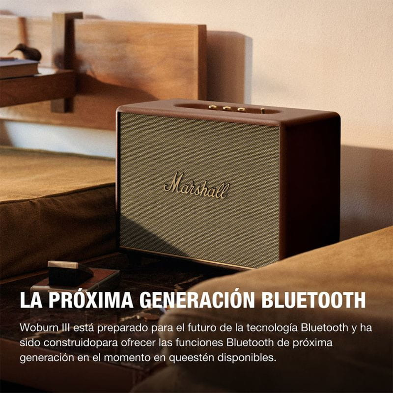 Altavoz Marshall Woburn III 150W en marrón, diseño clásico con rejilla textil y logo dorado, controles superiores dorados y acabado vintage elegante