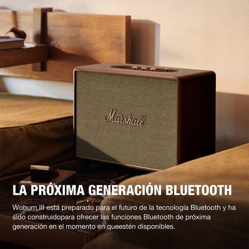 Altavoz Marshall Woburn III 150W en marrón, diseño clásico con rejilla textil y logo dorado, controles superiores dorados y acabado vintage elegante