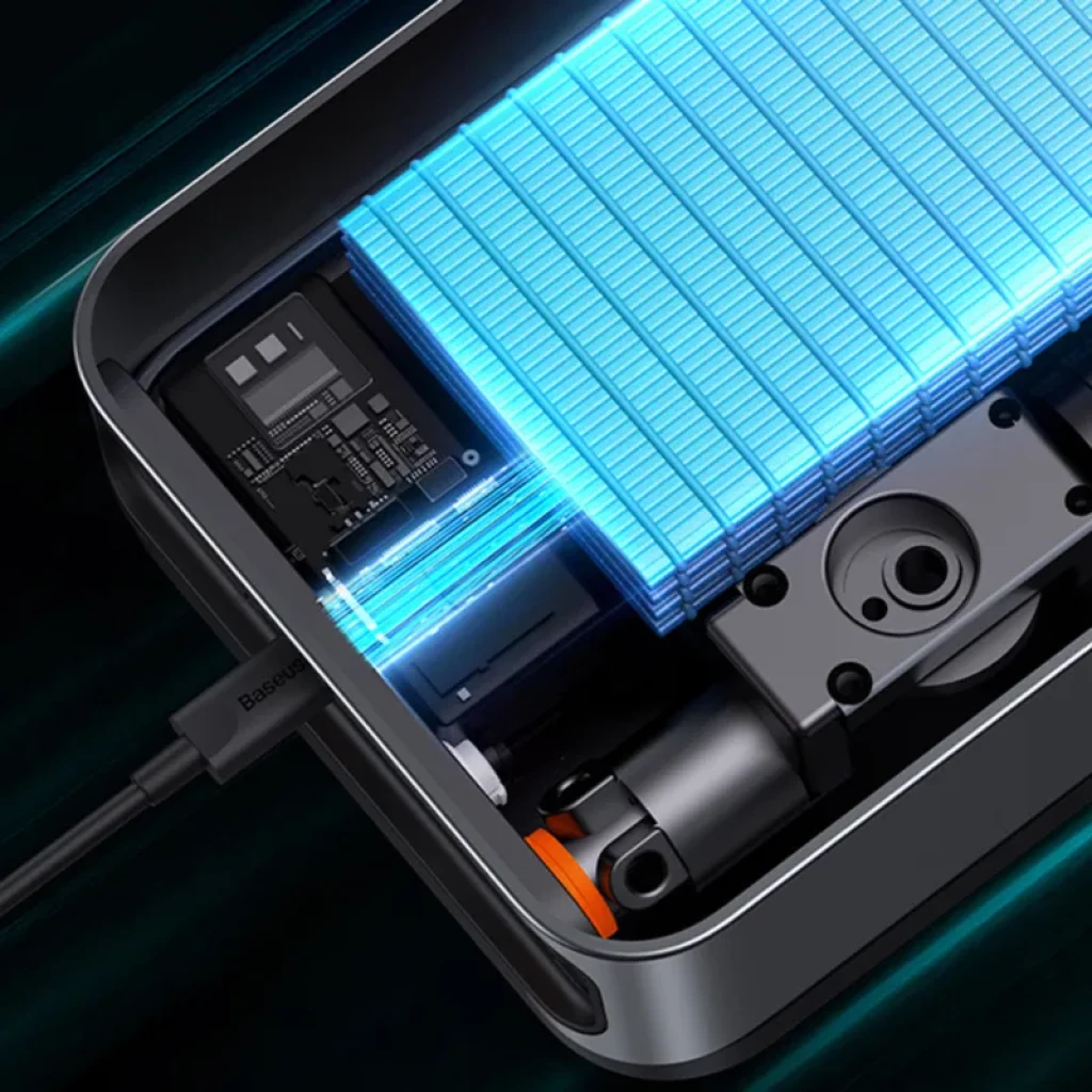 Módulo interno del Baseus Super Energy Car Jump Starter con celdas iluminadas, circuito visible y compresor integrado; diseño compacto y puerto USB lateral