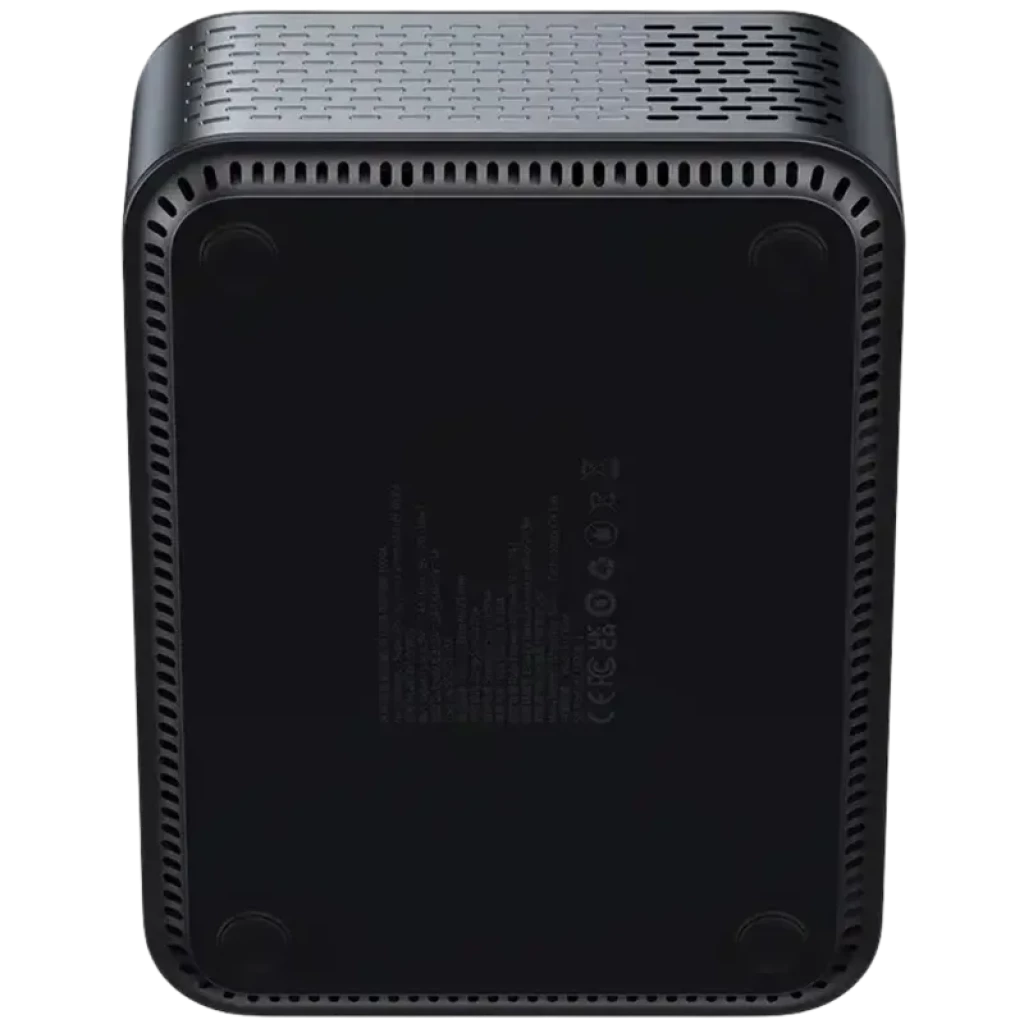 Base del dispositivo rectangular en negro con cuatro patas antideslizantes y rejillas de ventilación superiores; acabado mate y texto técnico central sutil