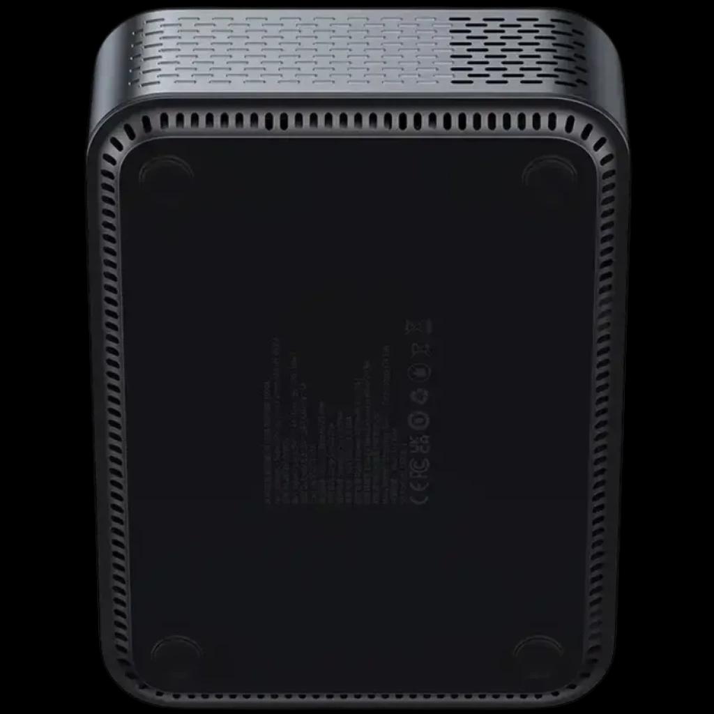 Base del dispositivo rectangular en negro con cuatro patas antideslizantes y rejillas de ventilación superiores; acabado mate y texto técnico central sutil