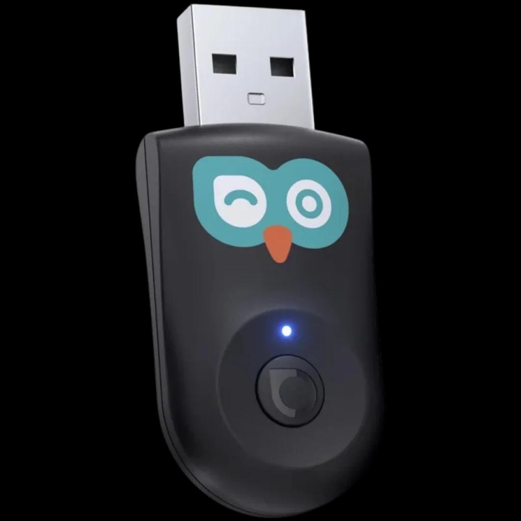 Módulo Cabin Care Ottocast con cámara frontal y LED, diseño tipo búho en negro con detalles turquesa, soporte ajustable para montaje en el coche