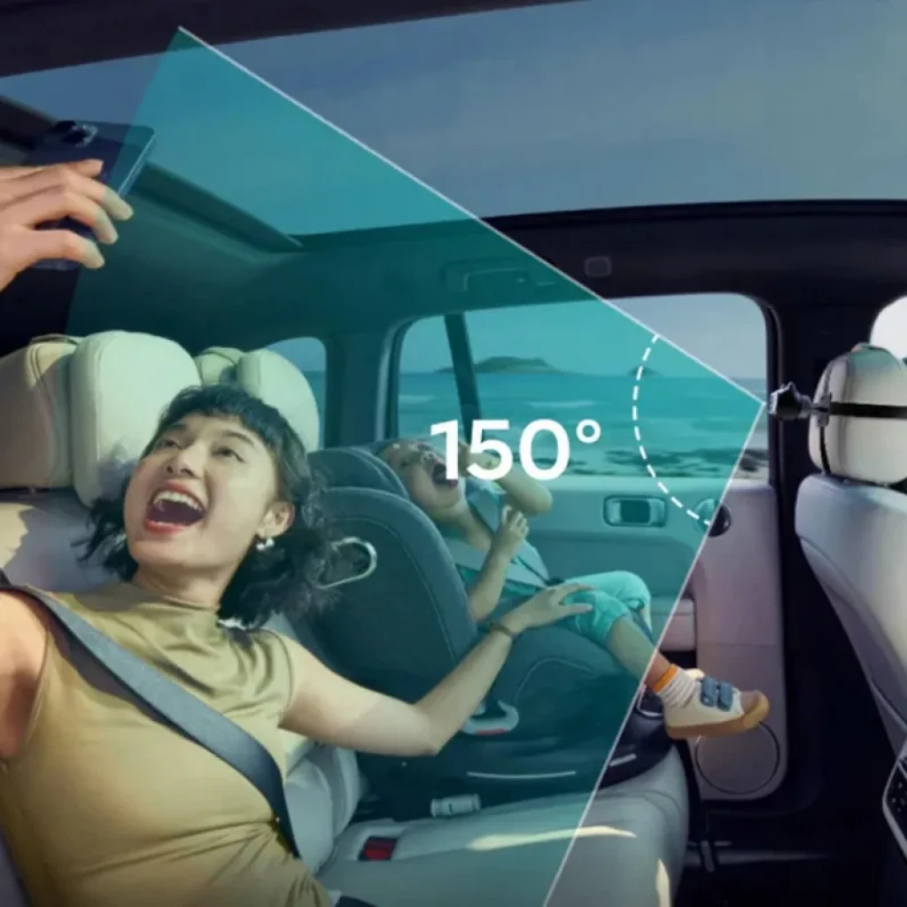 Adaptador inalámbrico Ottocast CarPlay con Cabin Care: integra pantallas del coche, muestra bebé y mascota en la consola y mantiene control manos libres