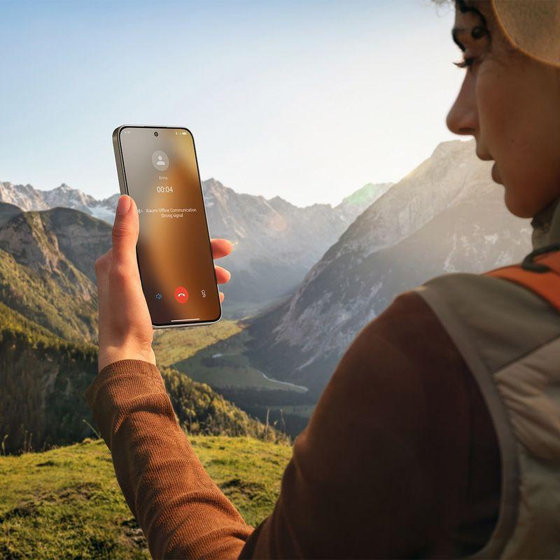 Xiaomi Redmi Note 15 Pro 4G preto com ecrã AMOLED FullHD+ 120 Hz, moldura fina e câmara frontal central; design elegante em uso ao ar livre