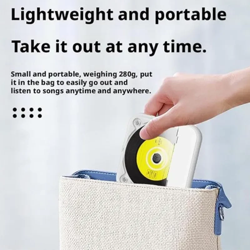 KC-918 Leitor de CD portátil estéreo Bluetooth Branco, compacto e leve, corpo branco com detalhes cinza, CD amarelo visível, cabe facilmente na bolsa