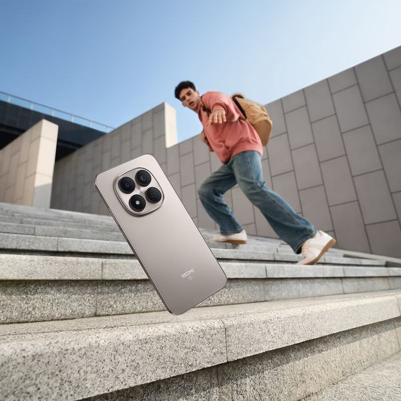 Xiaomi Redmi Note 15 Pro 4G Azul com traseira metálica e módulo de câmera quádrupla grande em formato quadrado, lentes circulares destacadas