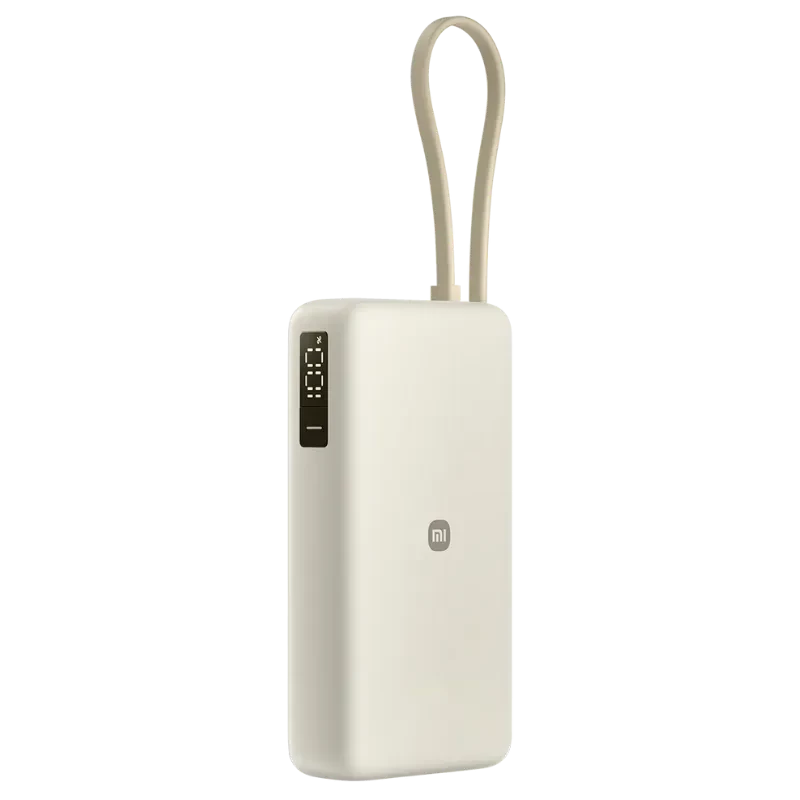 Vista lateral do power bank Xiaomi na cor bege com logótipo da marca, ecrã digital e cabo USB-C integrado