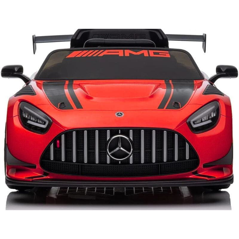Mercedes AMG GT3 rojo para niños, frontal deportivo con parrilla Panamericana, logo Mercedes, franjas negras, alerón trasero y parabrisas con logotipo AMG