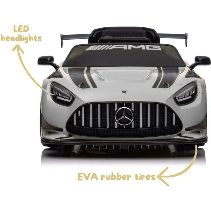 Mercedes AMG GT3 gris para niños con parrilla AMG, faros LED y alerón trasero deportivo; neumáticos EVA y detalles en negro de estilo racing