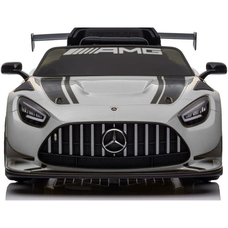 Mercedes AMG GT3 Gris coche eléctrico para niños con parrilla Panamericana, faros LED, capó con franjas negras y alerón trasero AMG aerodinámico