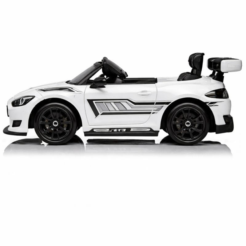 Mercedes AMG GT3 Blanco - Coche eléctrico para niños con carrocería deportiva, alerón trasero, llantas negras, puertas bajas y detalles en gris y negro