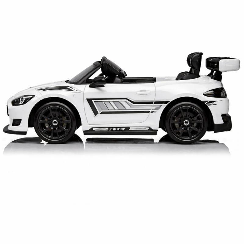 Mercedes AMG GT3 Blanco - Coche eléctrico para niños con carrocería deportiva, alerón trasero, llantas negras, puertas bajas y detalles en gris y negro