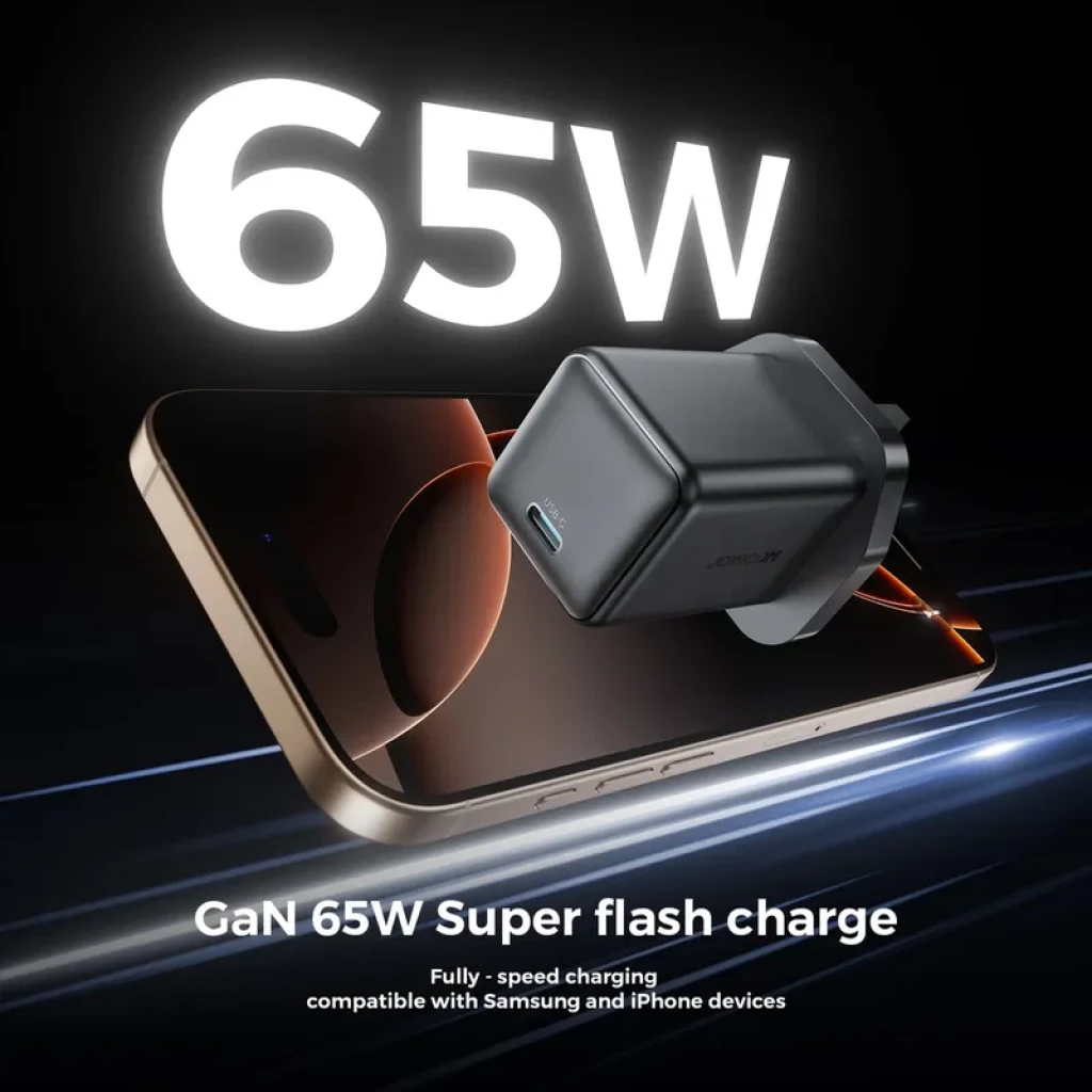 Joyroom Cargador 65W USB-C Negro con tecnología GaN, diseño compacto en negro mate y puerto USB-C frontal; ideal para carga rápida de smartphones y tablets