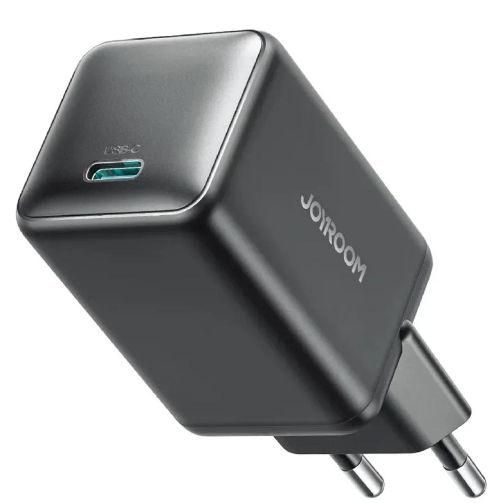 Joyroom Cargador 65W USB-C Negro, adaptador compacto con puerto USB-C verde, acabado mate, clavija europea y diseño angular moderno