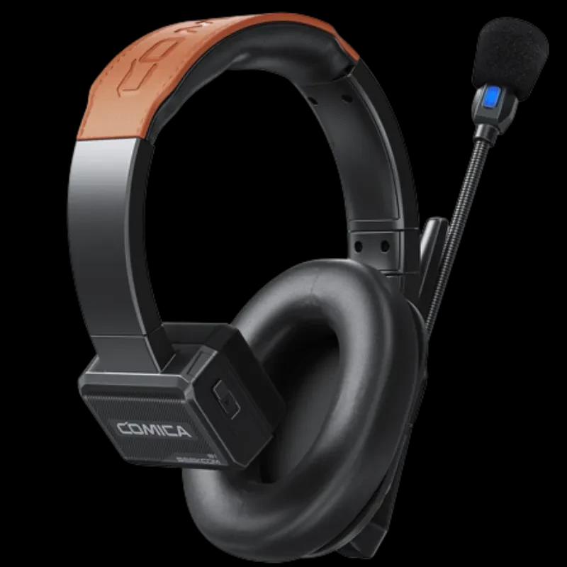 Auricular profesional con micrófono boom ajustable, diadema acolchada en cuero naranja, almohadillas circumaurales y módulo inalámbrico COMICA en la copa