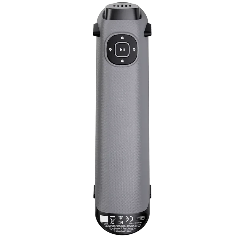 Control remoto gris con botones circulares y flechas, superficie texturizada y puerto superior; accesorio del Escáner 3D Creality Sermoon S1