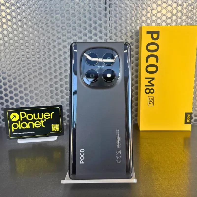 Xiaomi Poco M8 5G preto com módulo de câmeras circular duplo, acabamento brilhante, logo POCO na traseira e caixa amarela POCO M8 5G ao lado