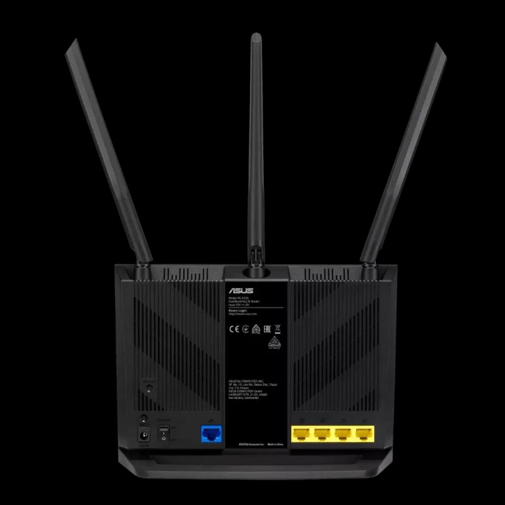 Détail des ports Gigabit et du logement Nano SIM sur l'ASUS 4G-AX56