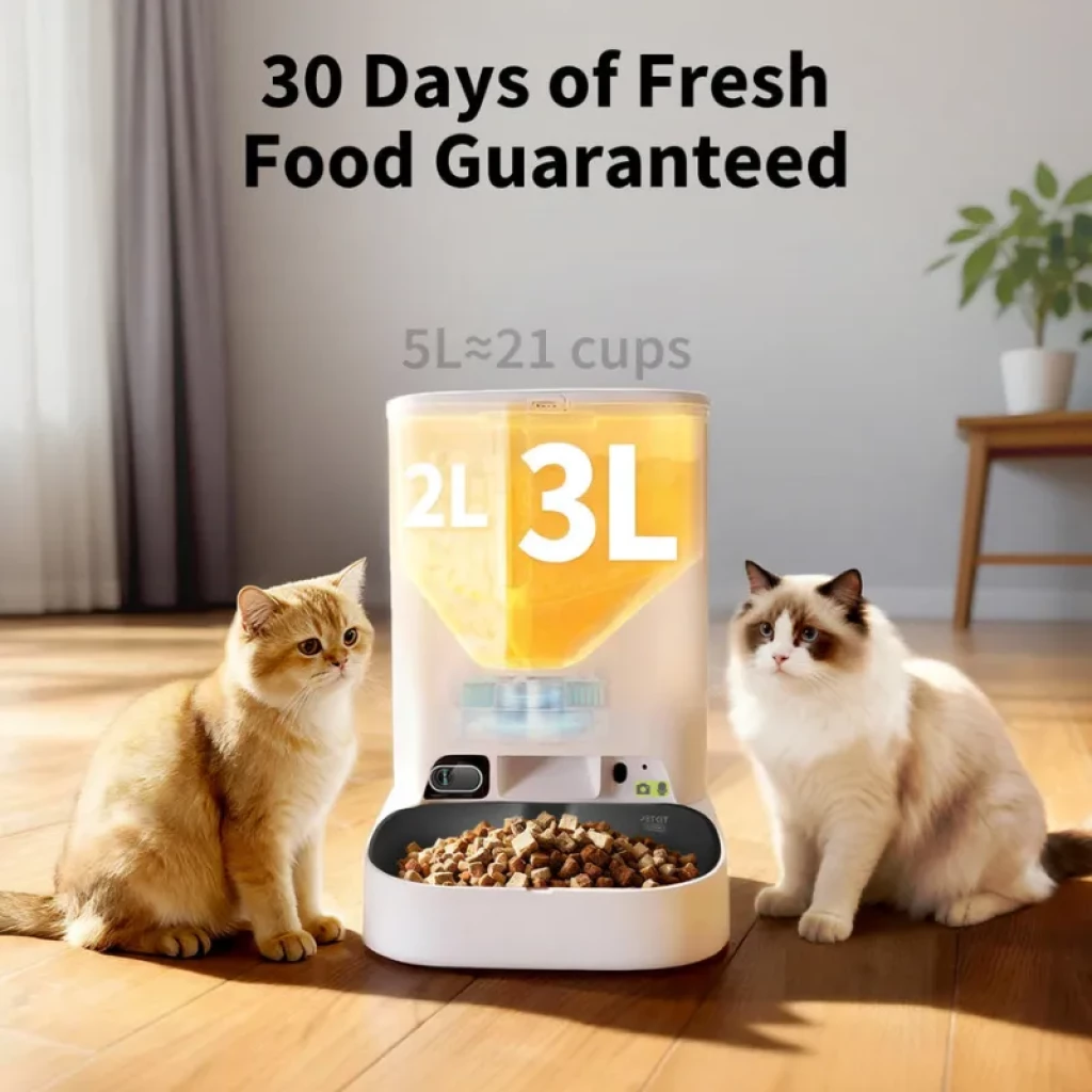Dispensador doble con tolvas 3L y 2L, cámara frontal, micrófono y altavoz, cuenco amplio con croquetas, diseño blanco compacto para gato y perro