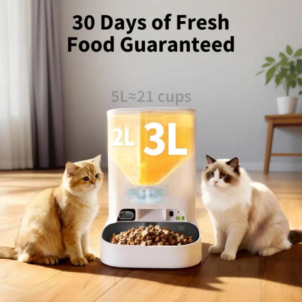 Dispensador doble con tolvas 3L y 2L, cámara frontal, micrófono y altavoz, cuenco amplio con croquetas, diseño blanco compacto para gato y perro
