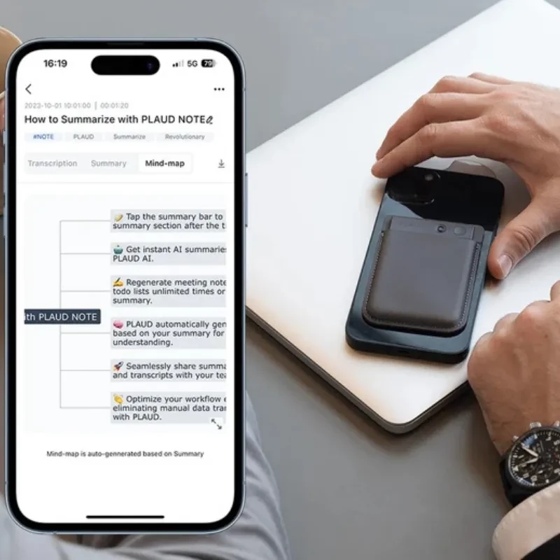 Plaud Note Pro 64GB Plata: grabadora de voz con IA, diseño compacto plateado, funda magnética en la parte trasera del smartphone, pantalla del móvil