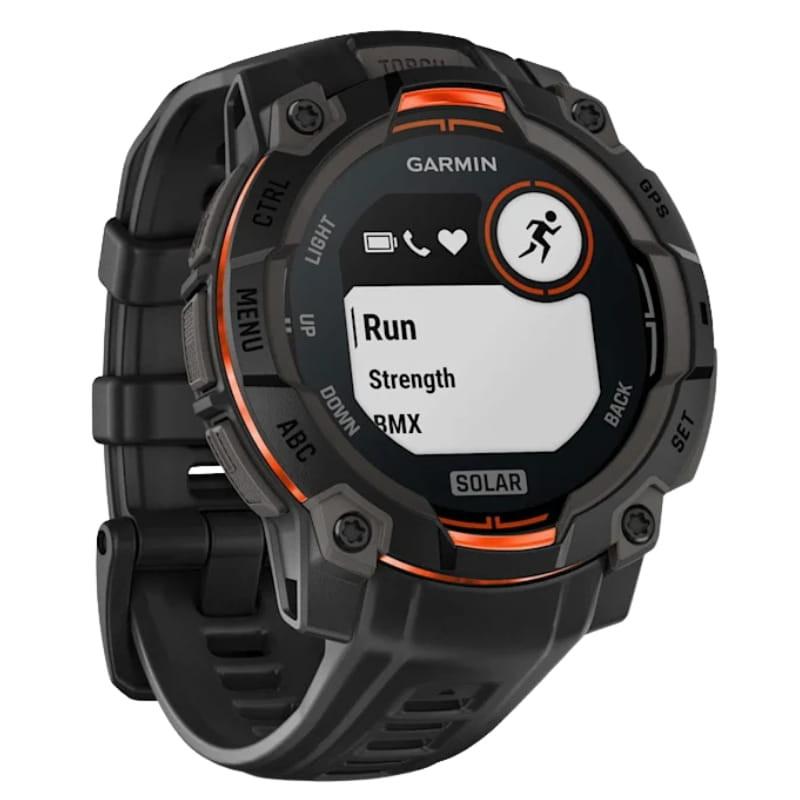 Garmin Instinct 3 45 mm Solar negro, caja robusta y bisel con detalles naranjas, correa de silicona negra, pantalla con iconos y modos deportivos GPS multibanda