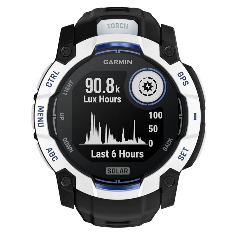 Garmin Instinct 3 Solar 50 mm blanco con correa de silicona negra, bisel robusto, pantalla legible, acentos naranjas y resistencia 10 ATM