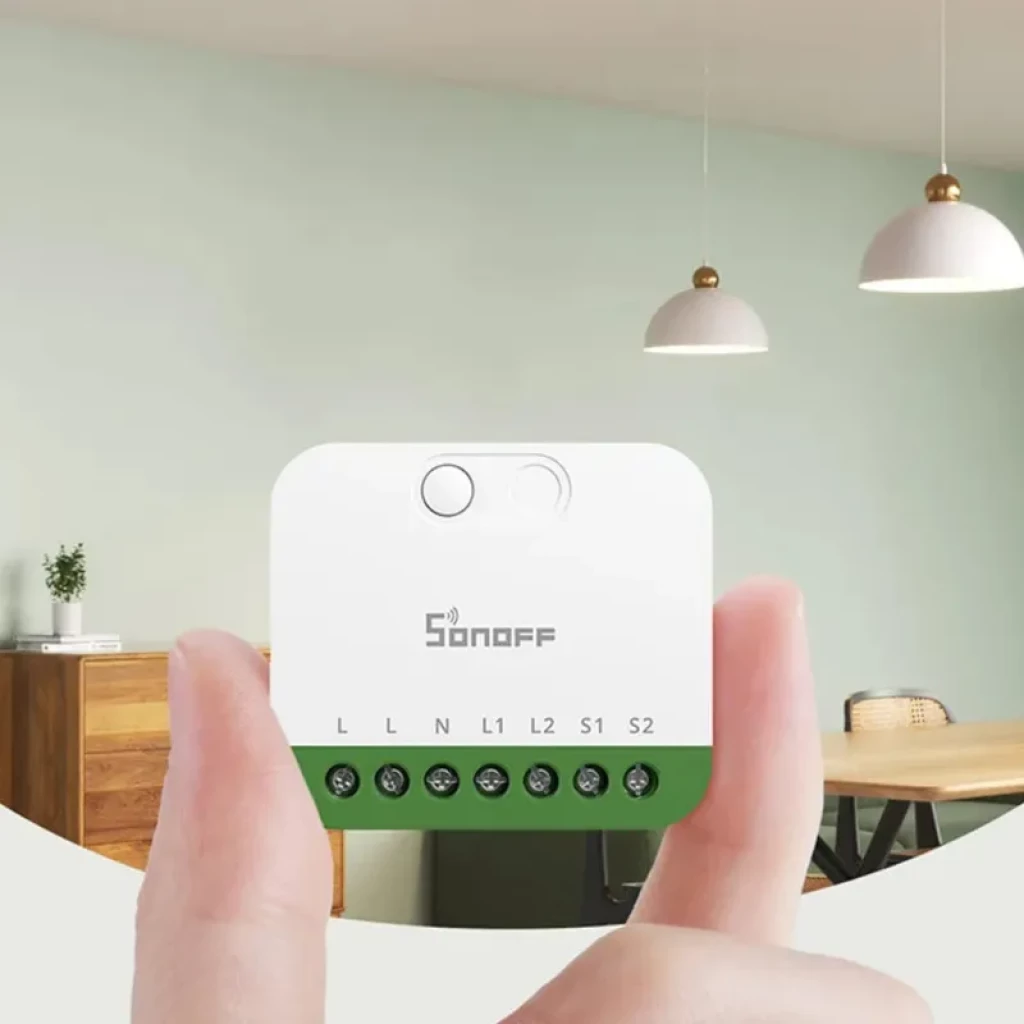 Sonoff MINI-2GS Matter, mini module blanc vert avec borniers L N L1 L2 S1 S2 visibles, format compact pour montage encastré, boutons et logo en façade