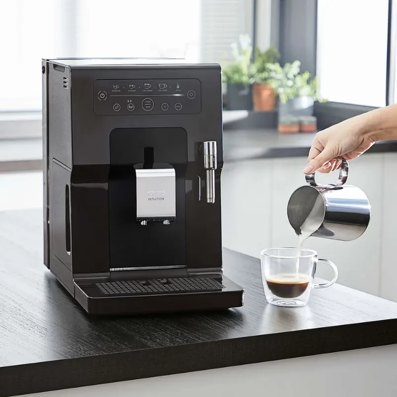 Krups EA8708 Intuition Essential en negro con panel táctil, boquilla de vapor y dispensador frontal; prepara espresso y espuma de leche en taza transparente