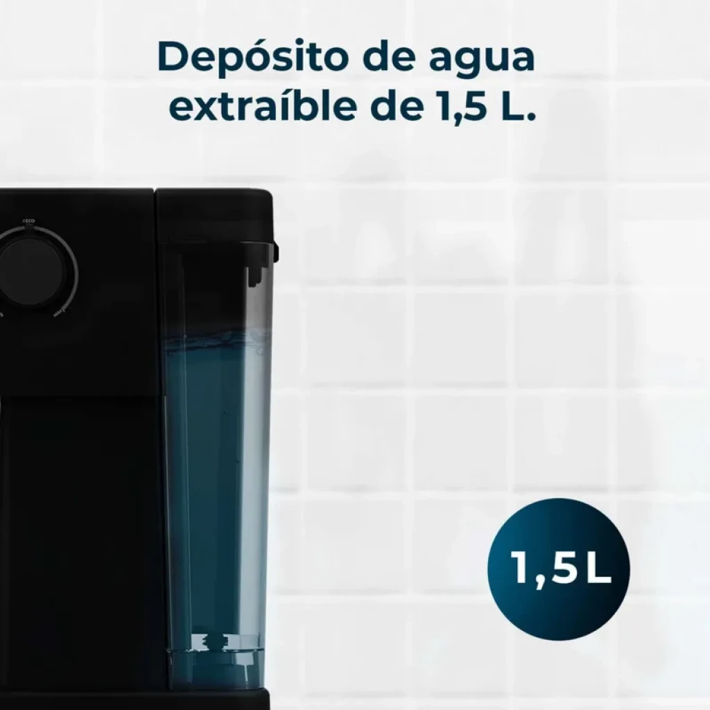 Depósito de agua extraíble de 1,5 L en cafetera Cecotec Power Espresso 20 Pro, cuerpo negro y medidor de nivel visible para recarga fácil