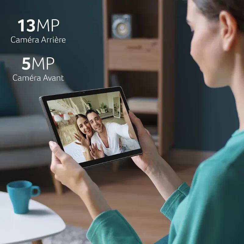 Imagen promocional de la función de videollamadas de la Iconia Tab P11 con cámara trasera de 13 MP y frontal de 5 MP