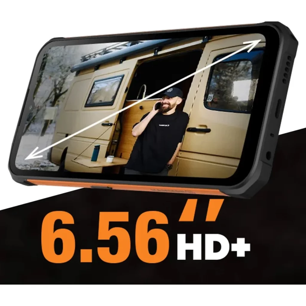 Hammer Iron VA con pantalla 6,56 HD+, bordes robustos y diseño negro con detalles naranjas, altavoces laterales y cámara frontal en notch discreto