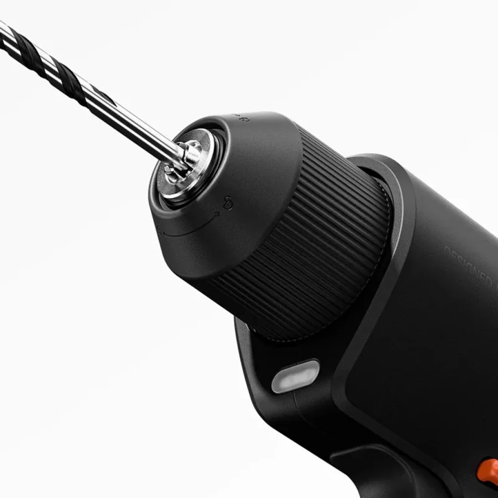 Perceuse sans fil noire avec mandrin réglable, foret en place et indicateur lumineux, design minimaliste et poignée ergonomique pour une prise sûre