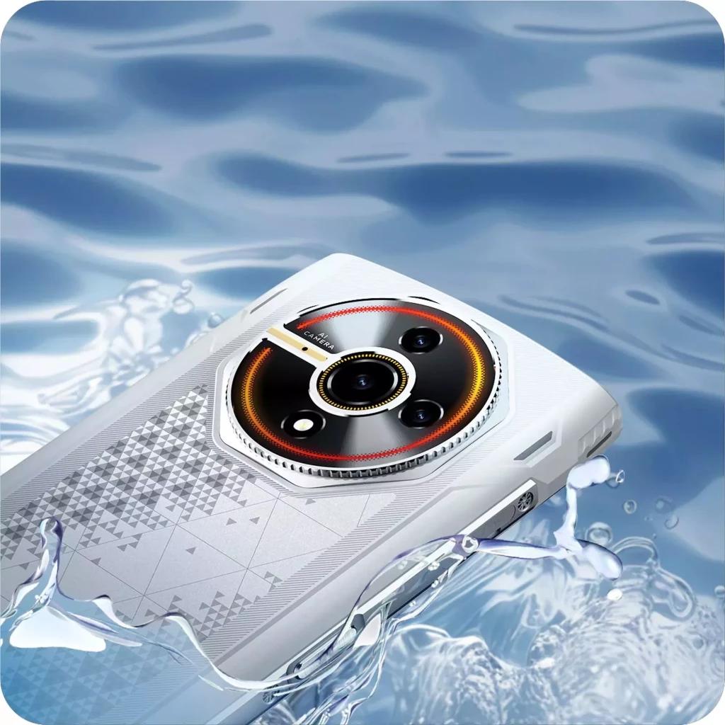 Lagenio Panther 2 blanco con módulo de cámara circular triple, aro metálico decorativo y patrón geométrico; cuerpo resistente a salpicaduras y acabado