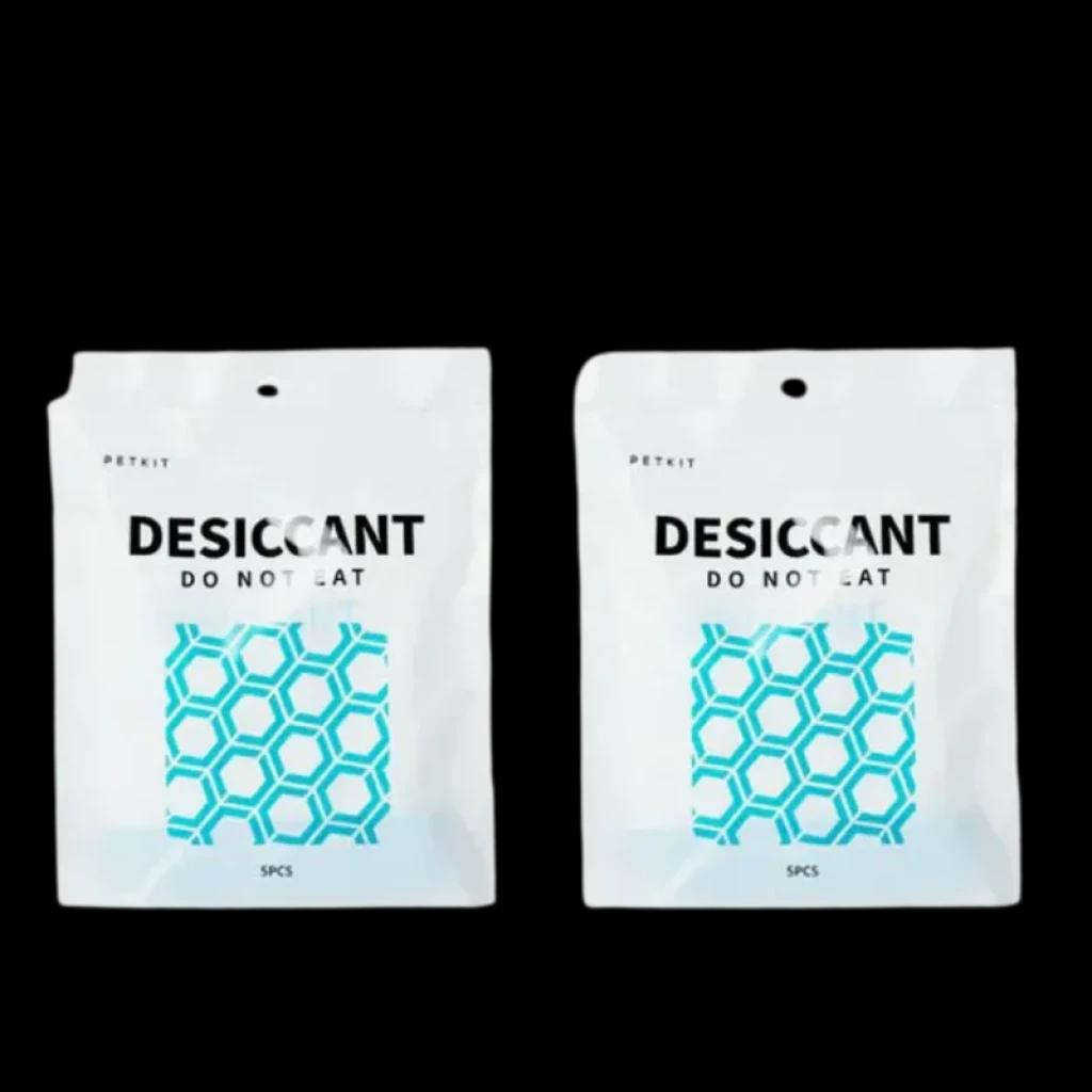 Petkit Feeder Desiccant preservador de pienso: dos sobres desecantes blancos con patrón hexagonal azul, sellados y listos para comedero inteligente