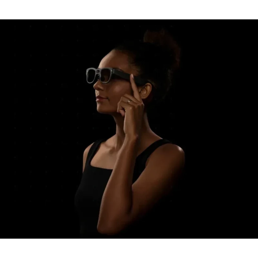 AR RayNeo X3 Pro gafas AR negras con montura robusta, doble cámara frontal Sony IMX681 12 Mpx y sensor OV espacial; diseño elegante y ergonómico