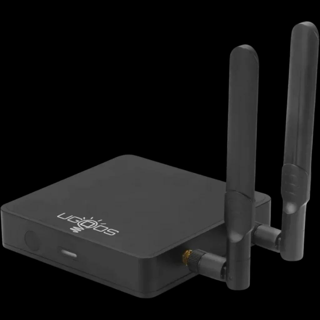 Ugoos AM9 Pro S905X5-J em caixa preta compacta, duas antenas externas ajustáveis, portas laterais, logotipo Ugoos no topo, design minimalista Android TV