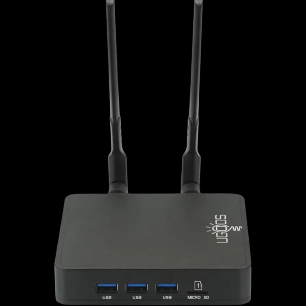 Ugoos AM9 Pro Android TV box preto com duas antenas externas, três portas USB frontais e slot microSD; design compacto e logotipo Ugoos em branco