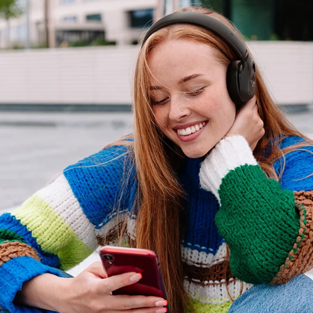 JBL Tune 680NC Noir, casque supra-auriculaire sans fil noir mat avec coussinets rembourrés, arceau pliable et commandes latérales, design épuré