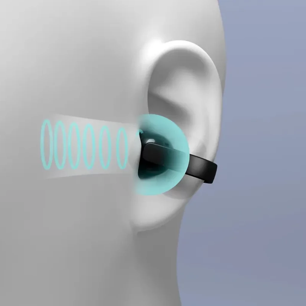 Clip auriculaire noir à oreille ouverte, anneau fin autour du pavillon, design léger et discret, diffusion audio illustrée par ondes bleues vers l’oreille