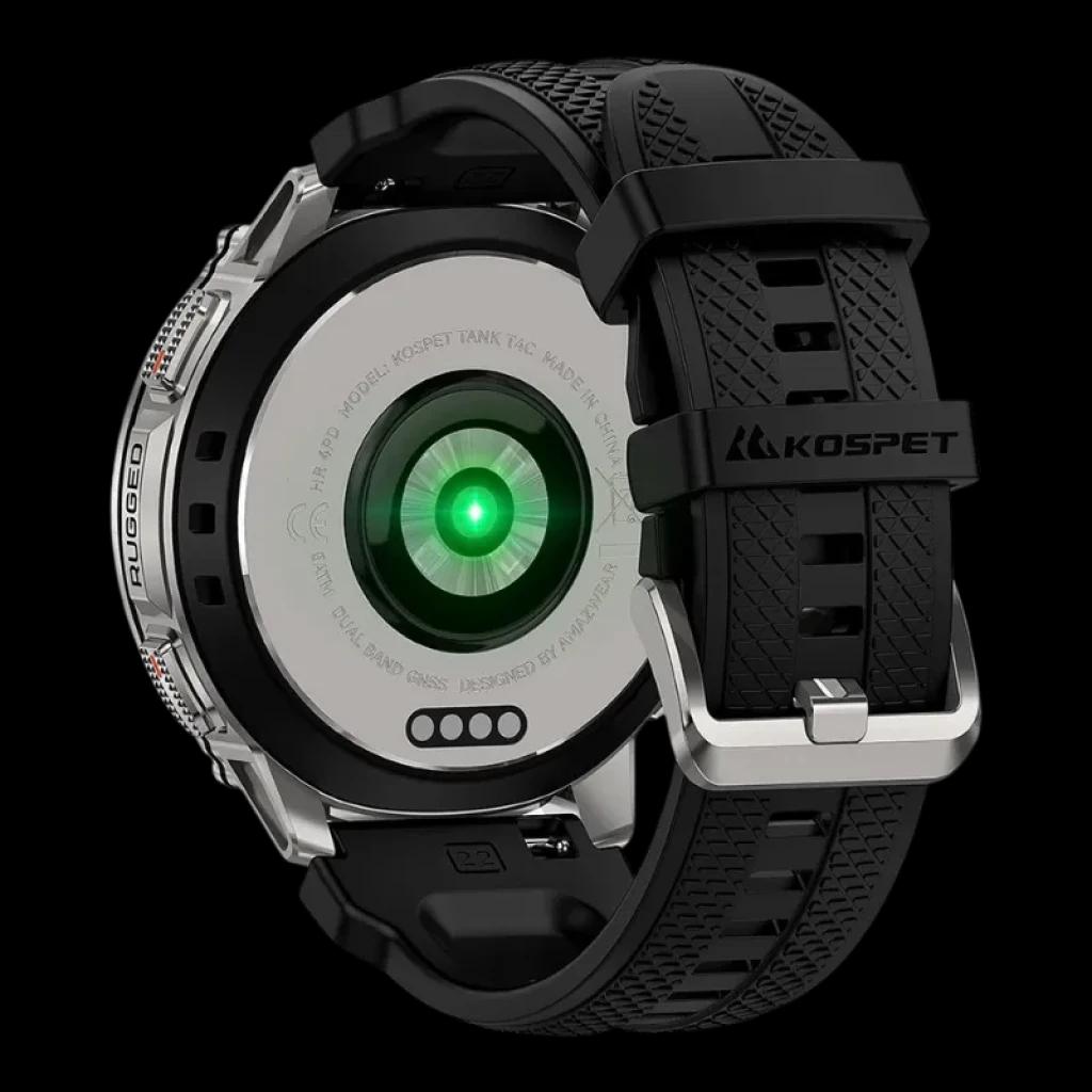 Kospet Tank T4C prateado com correia preta texturizada, fivela metálica robusta, sensor verde de saúde na base