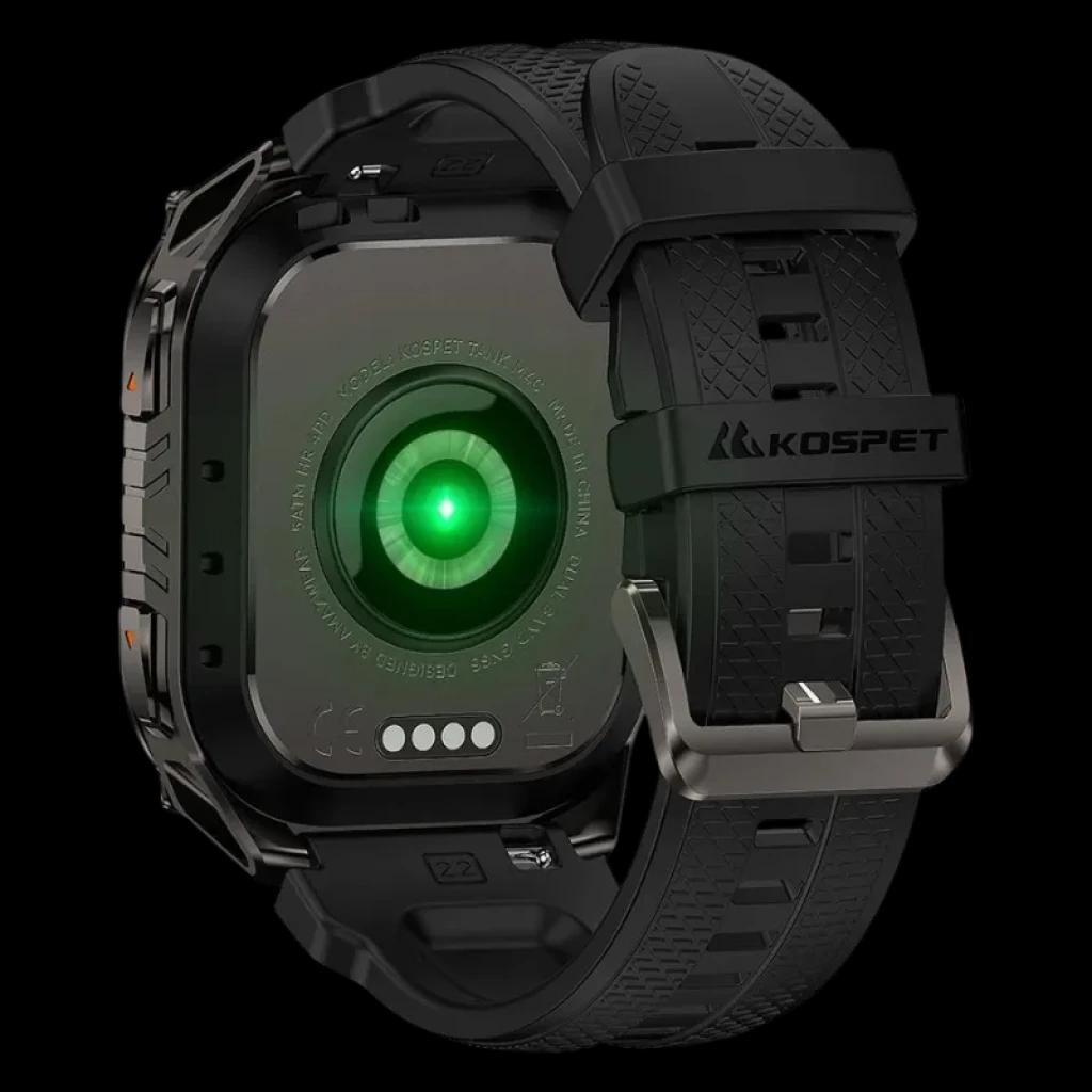 Kospet Tank M4C Preto com correia preta; parte traseira metálica robusta, sensor óptico verde centralizado e fivela prateada; design resistente e desportivo