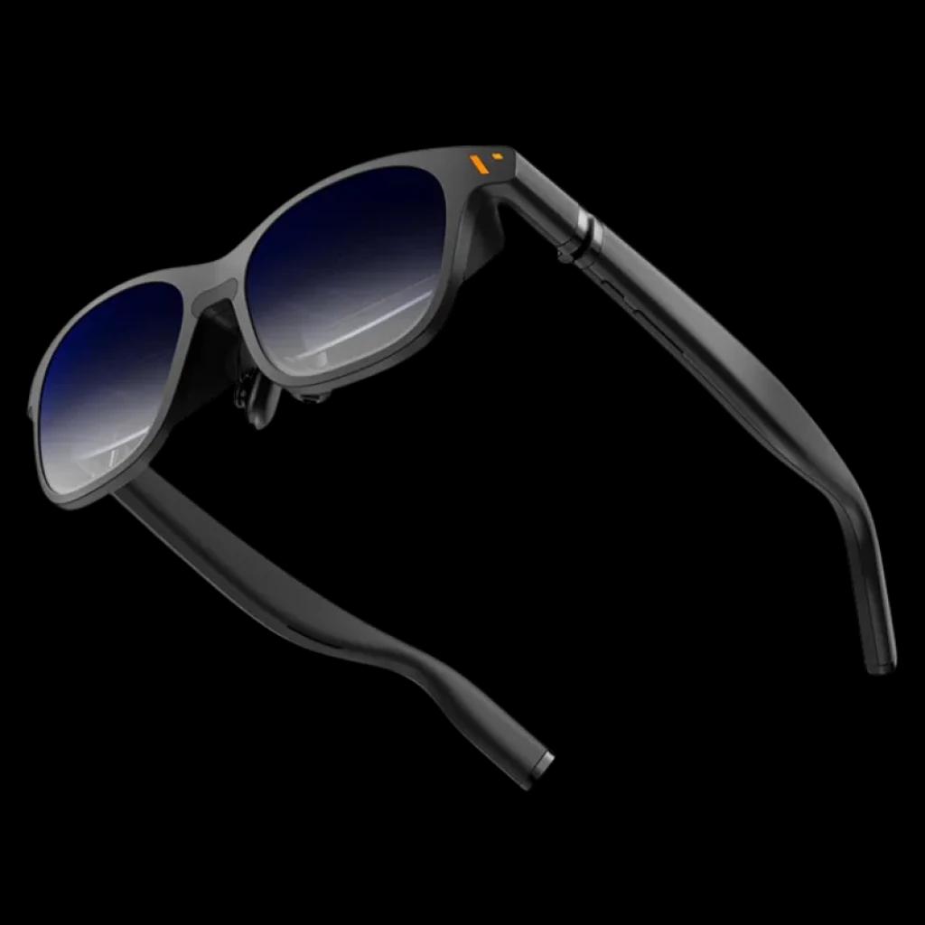 Viture Pro XR noires avec verres bleus dégradés et branches épaisses ; design moderne et léger, compatible avec le tour de cou Viture One et l'adaptateur