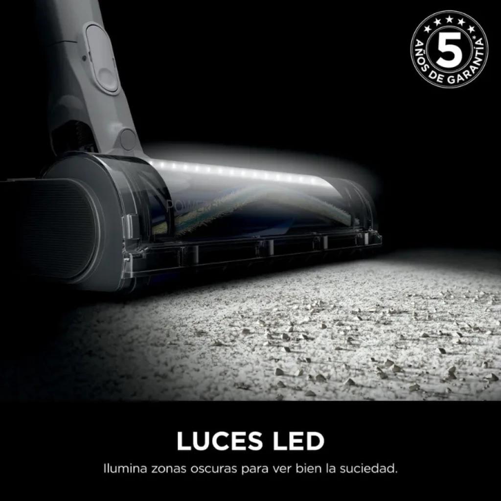 Tête d'aspirateur Shark PowerPro avec lumières LED frontales qui éclairent le sol, rouleau large et design gris pour nettoyer la saleté dans les zones sombres.