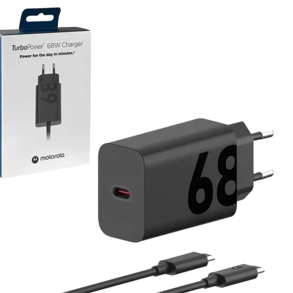 Cargador Motorola TurboPower 68W negro con enchufe EU, puerto USB-C rojo y cable de 1 m. Diseño compacto y numeración 68 grande en el lateral.