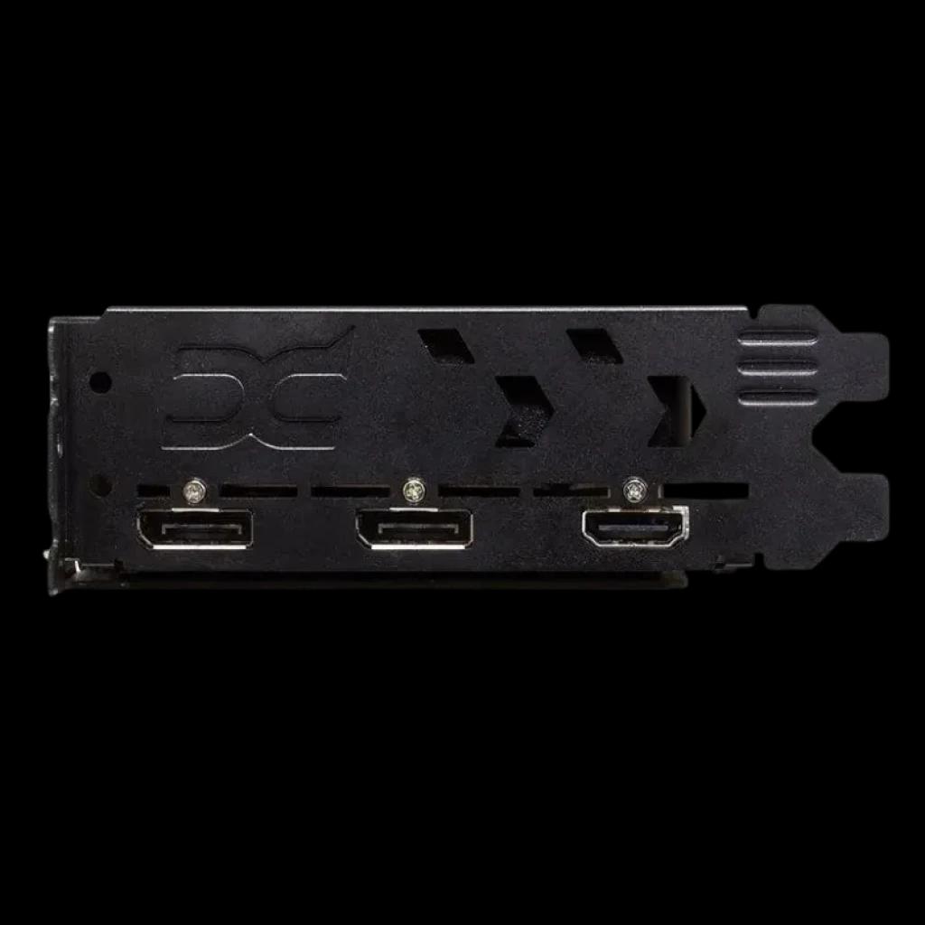 Detalle de puertos DisplayPort 2.1a y HDMI 2.1b