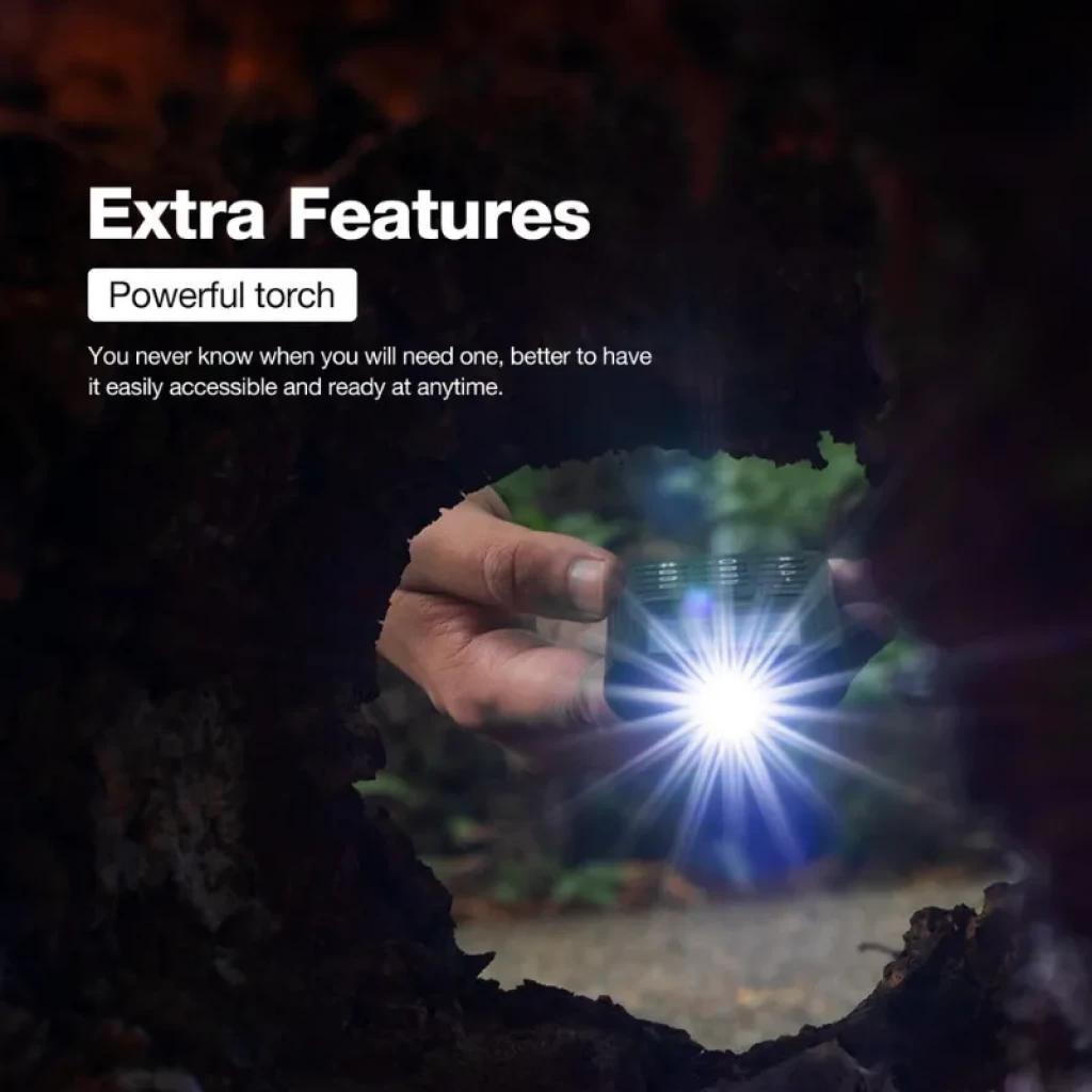 Linterna potente integrada del AGM M9, haz brillante en exteriores; útil y accesible, ideal para uso rudo y situaciones de baja luz