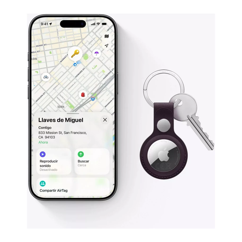 Apple AirTag 2e génération avec porte-clés cuir noir, anneau métallique et logo Apple argenté, à côté d’un iPhone affichant la carte et la