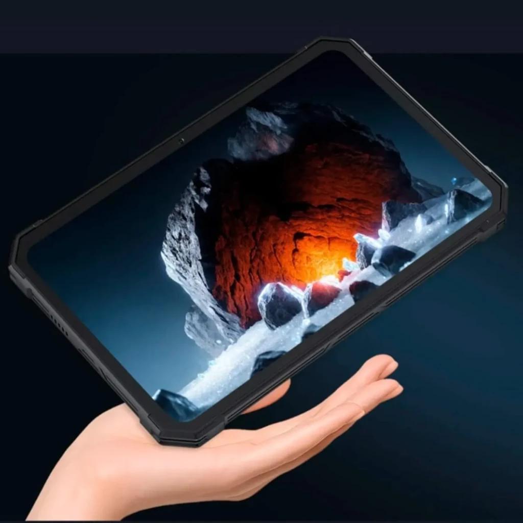 Tableta robusta negra Cubot Tab KingKong Mini con bordes reforzados, pantalla amplia con biseles gruesos y cámara frontal centrada en el marco superior