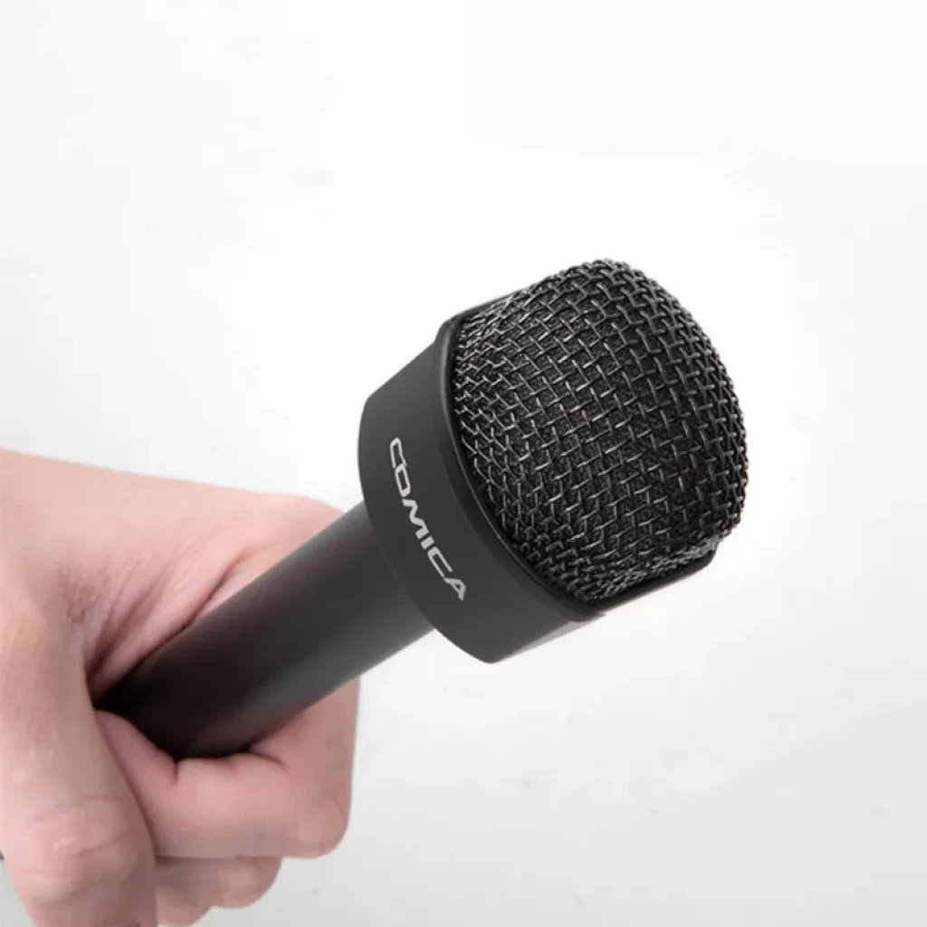 Microfone dinâmico omnidirecional para repórteres Comica HRM-C, corpo preto em metal com grade de malha robusta, cabo alongado para entrevistas e uso em campo
